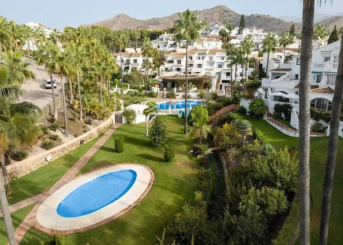 Sunny Flat With Pools & Terrace In Oasis Of Nerja