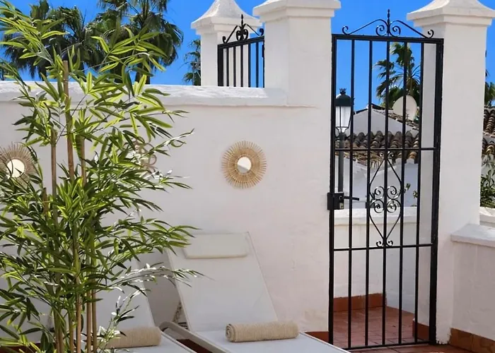 Sunny Flat With Pools & Terrace In Oasis Of Appartement Nerja